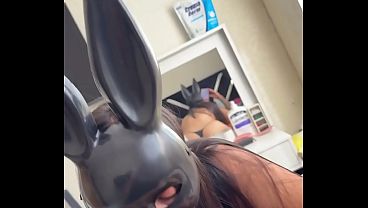 Me follo a desconocido en la fiesta de disfraces